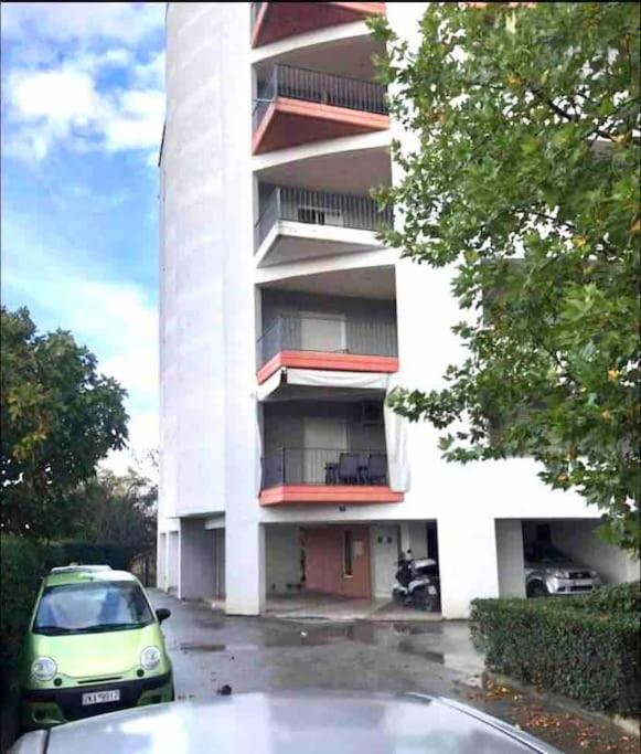 Larisa City Ap 5 With Parking Eksteriør billede