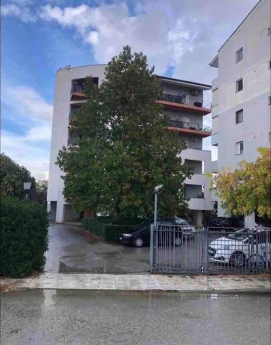 Larisa City Ap 5 With Parking Eksteriør billede
